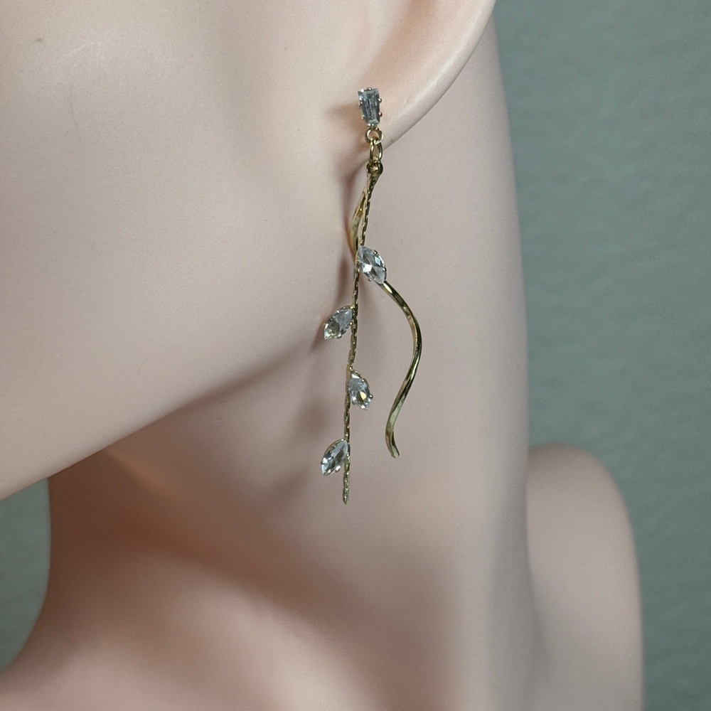 ⚜️ Gold Leafs Earrings With  Gems 🍃 - Picture 5 of 6